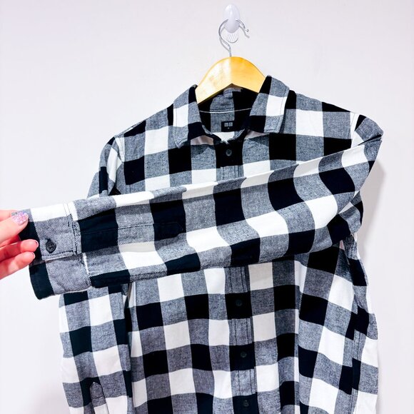 UNIQLO Black & White Plaid Flannel Shirt Cotton Casual Layering | Medium * - Picture 7 of 8